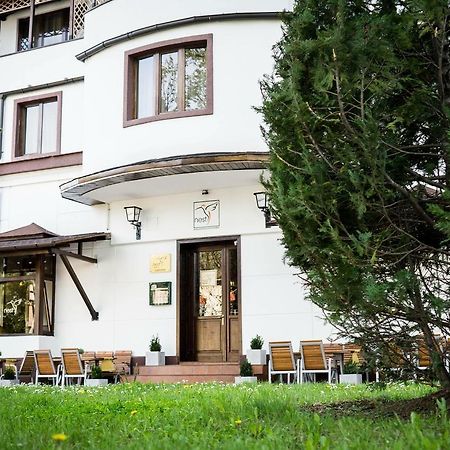 Nest Hotel Szörényvár Kültér fotó