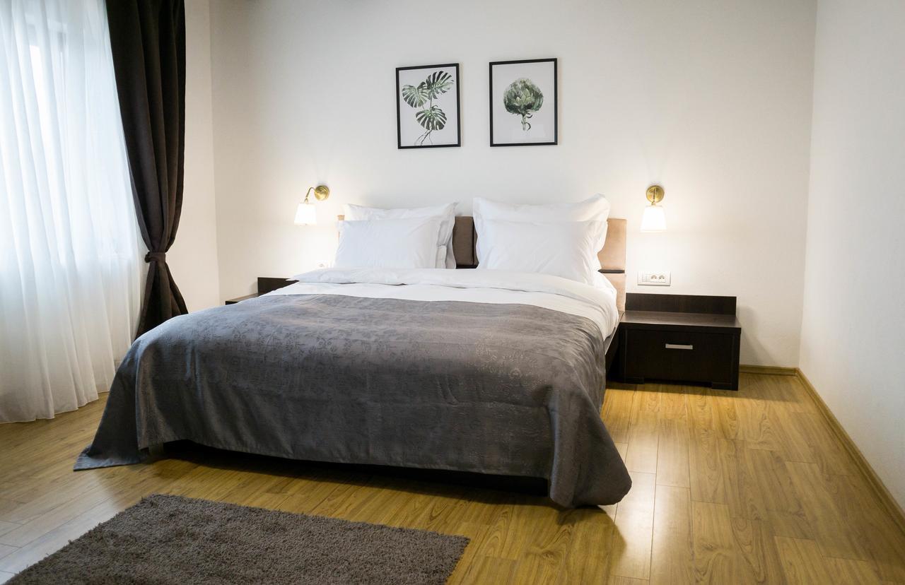 Nest Hotel Szörényvár Kültér fotó