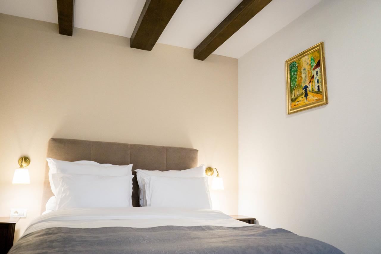 Nest Hotel Szörényvár Kültér fotó