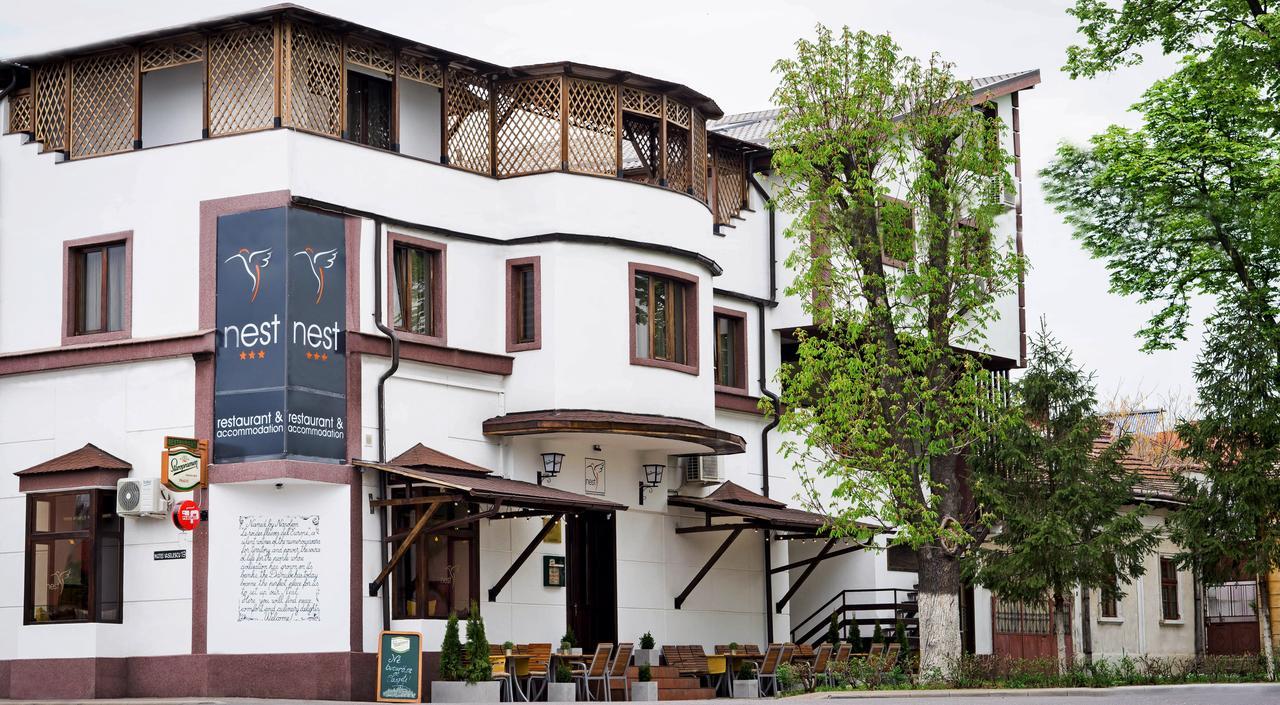 Nest Hotel Szörényvár Kültér fotó