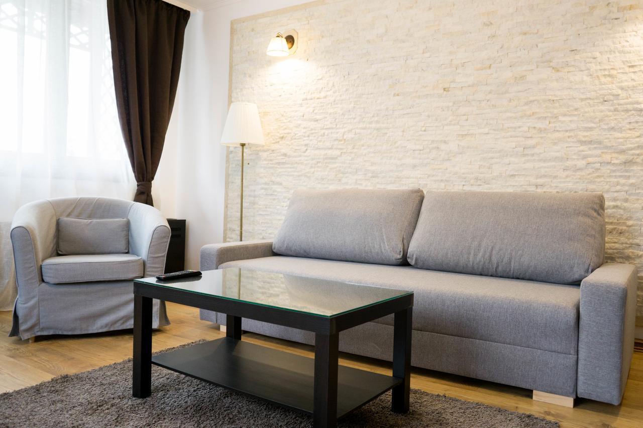Nest Hotel Szörényvár Kültér fotó