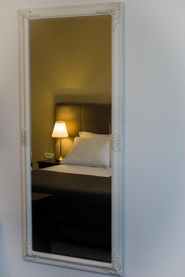 Nest Hotel Szörényvár Kültér fotó