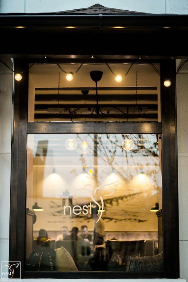 Nest Hotel Szörényvár Kültér fotó