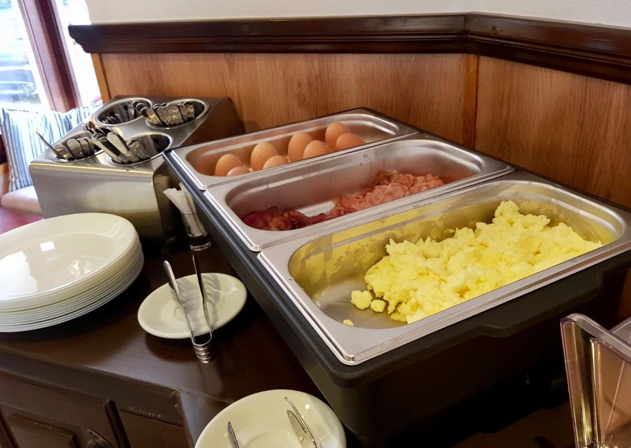 Nest Hotel Szörényvár Kültér fotó