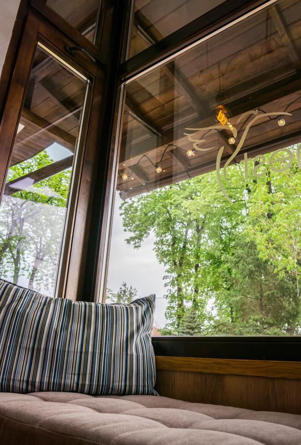 Nest Hotel Szörényvár Kültér fotó