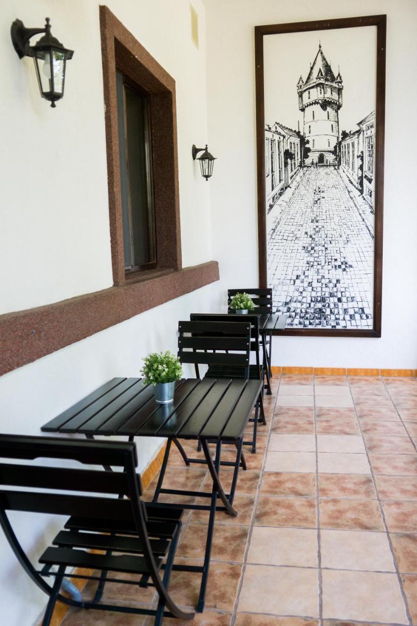 Nest Hotel Szörényvár Kültér fotó