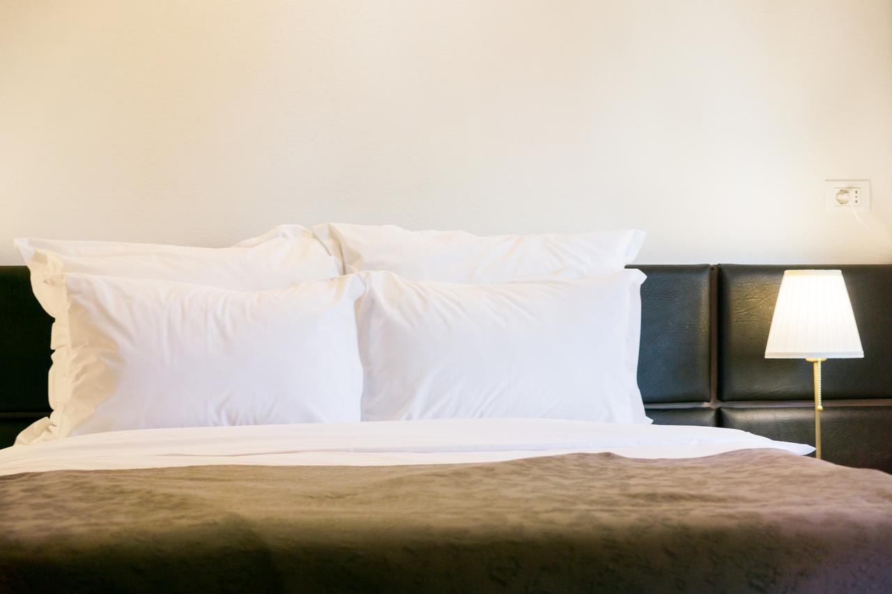 Nest Hotel Szörényvár Kültér fotó